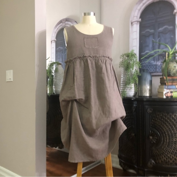 Talia Benson oversized Light brown 100% Linen dress
Made in Italy. Size medium - Picture 2 of 7